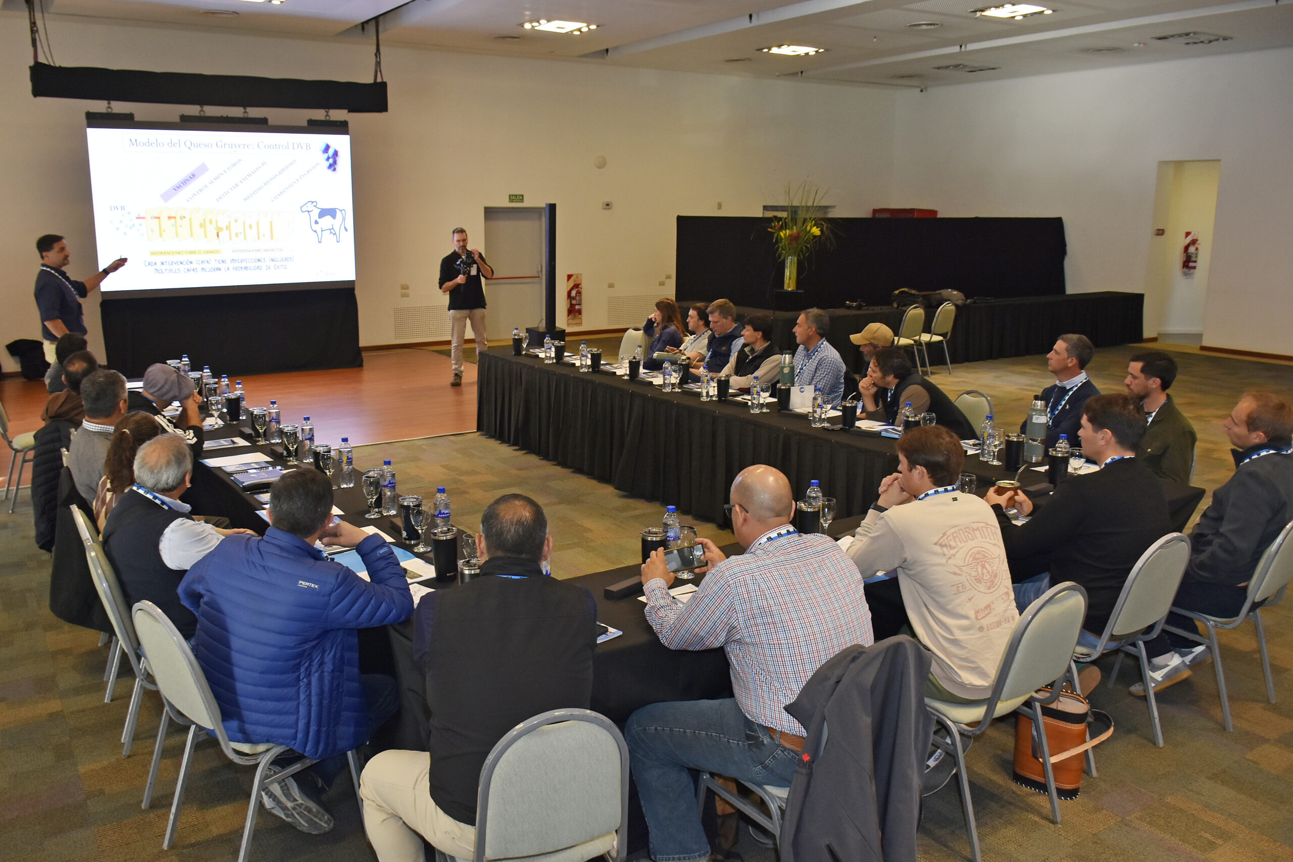 Participantes de Club Lechero en el Congreso Internacional del Virus DVB de Bioinnovo