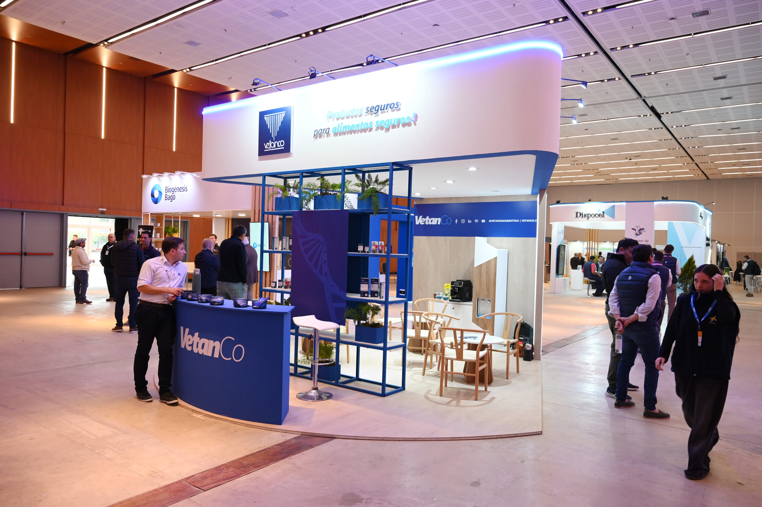 Stand institucional de Vetanco y Bioinnovo en el SIRAC 2026